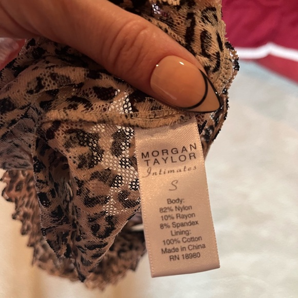 Victoria’s Secret Set- 2 push up bras with matching leopard lace panties. - Picture 6 of 6